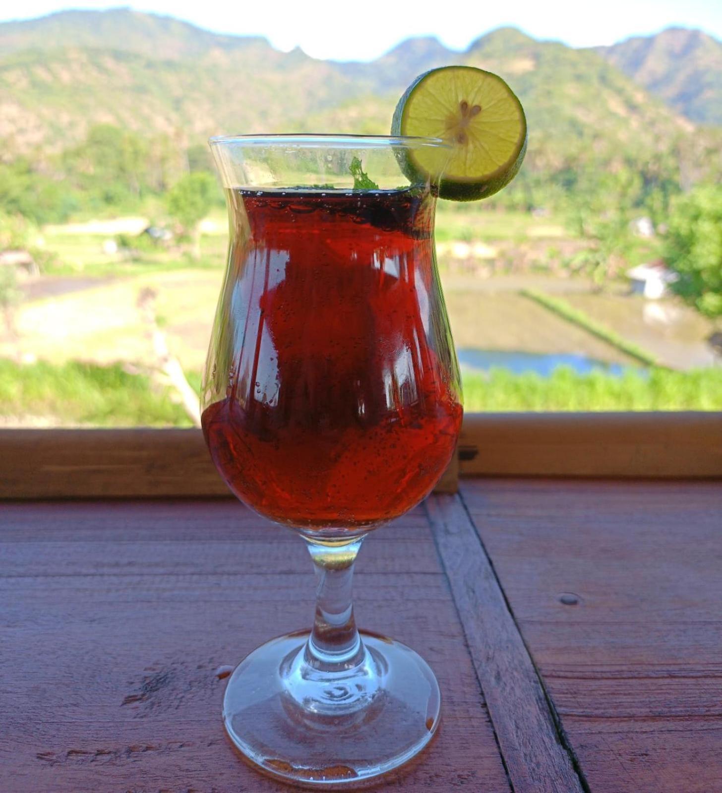 Amed Stop Inn Homestay, Rooftop Restaurant And Bar Exterior photo